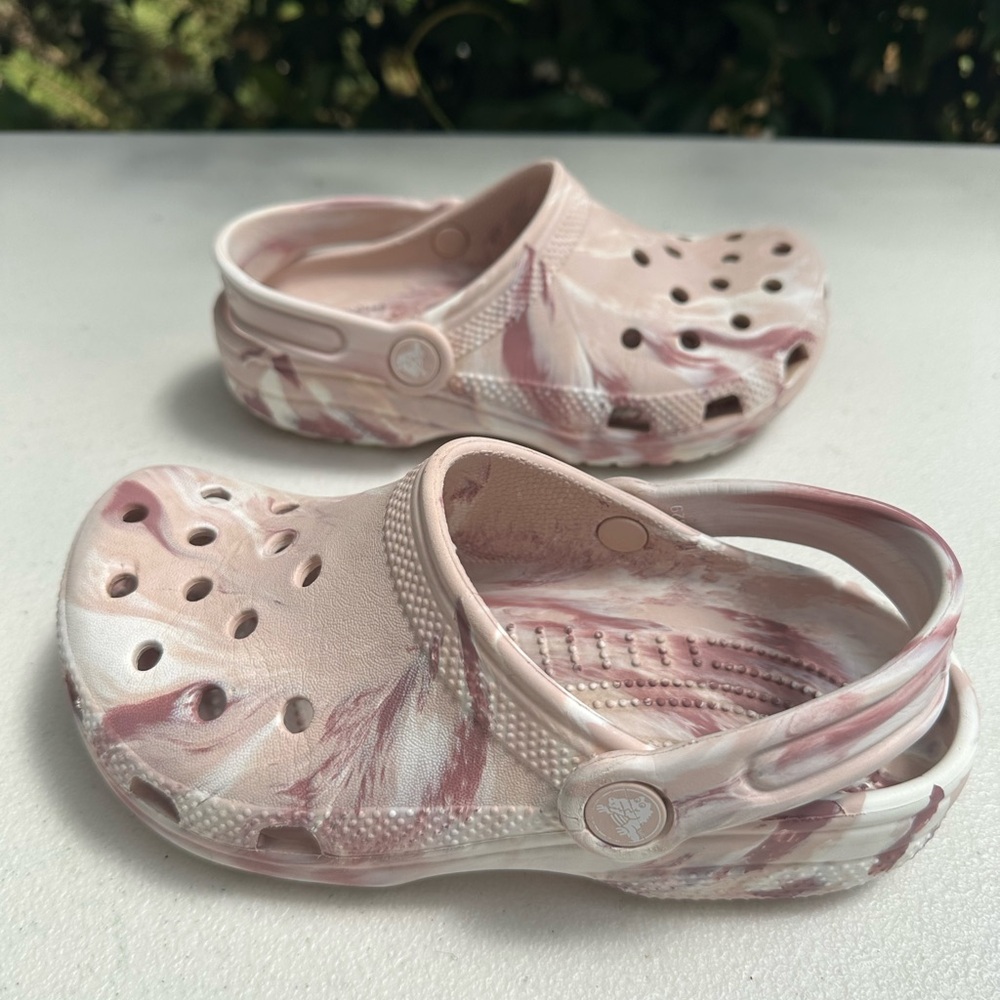 Marble Crocs